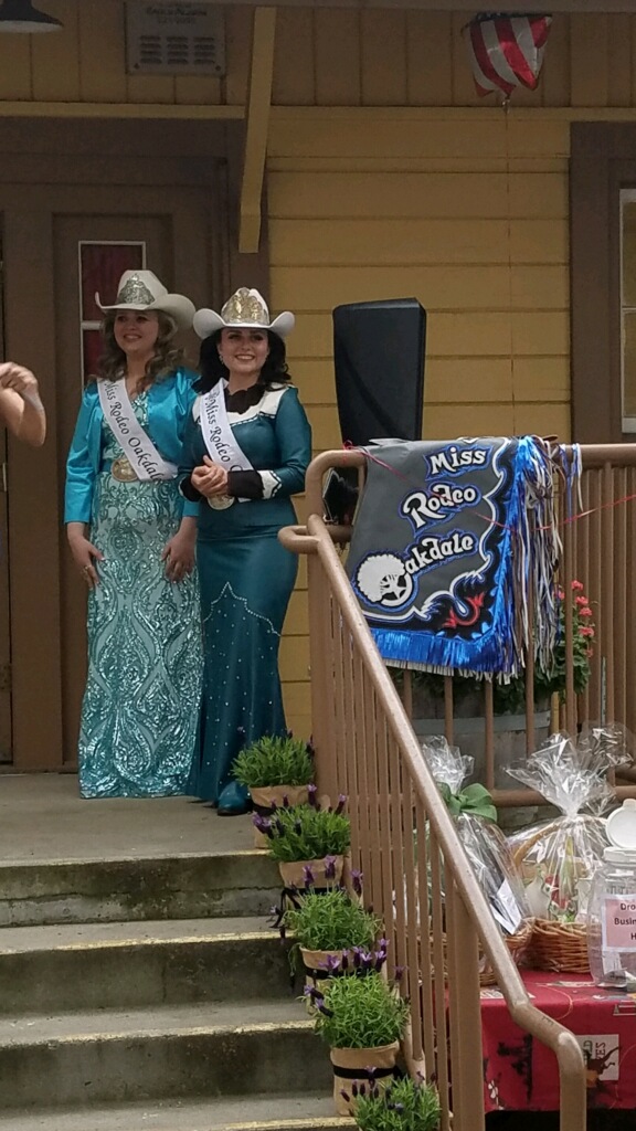 Queen Photos OAKDALE RODEOOAKDALE RODEO