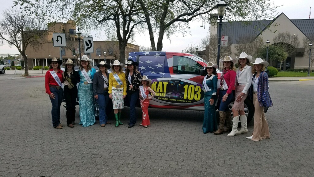 Queen Photos OAKDALE RODEOOAKDALE RODEO
